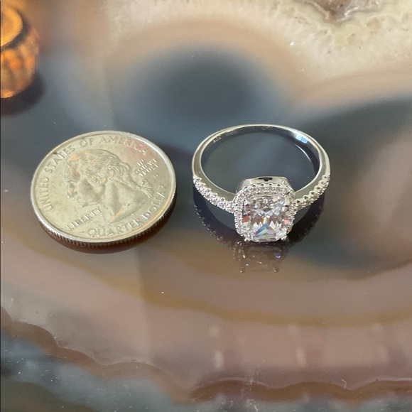 Cubic zirconia engagement ring cz halo emerald cut - Picture 3 of 4